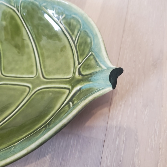 Green Leaf Serving Plate - Picture 4 of 6
